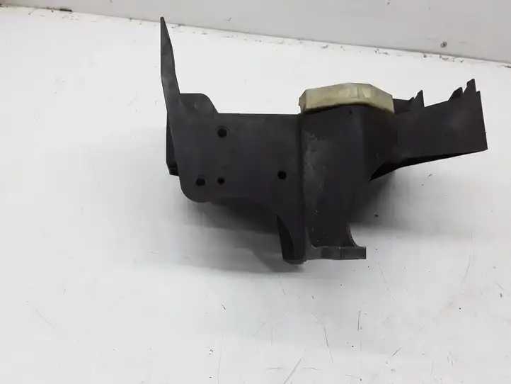 Land Rover Freelander (1997 - 2003)   Платформа крепления аккумулятора