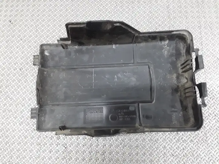 Skoda Octavia Mk2 (1Z) (2004 - 2013) 1K0915443A Крышка ящика аккумулятора — фото 3