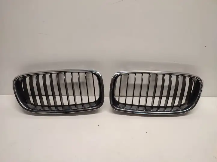 BMW 3 F30 F35 F31 (2012 - 2018) 51137263480 Передняя решетка — фото 1