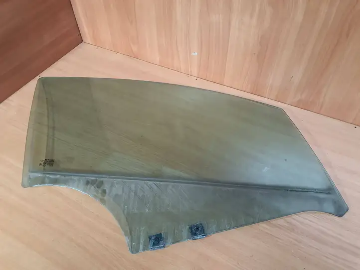 Renault Captur (2013 - 2020)  43R001582 Основное стекло передних дверей (четырехдверного автомобиля)