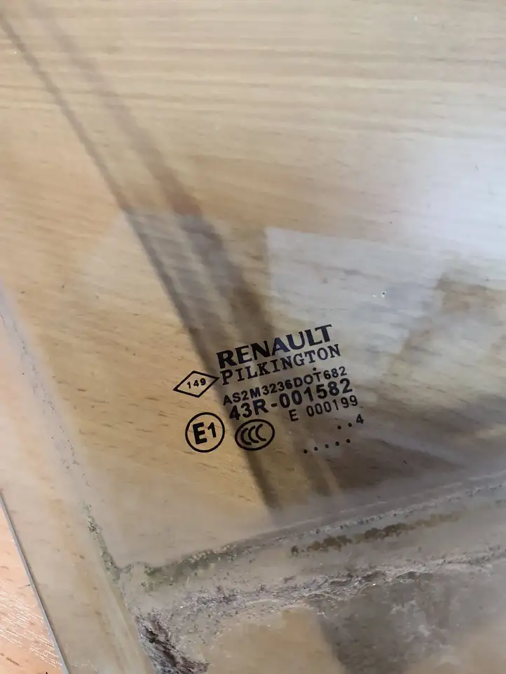 Renault Captur (2013 - 2020)  43R001582 Основное стекло передних дверей (четырехдверного автомобиля)