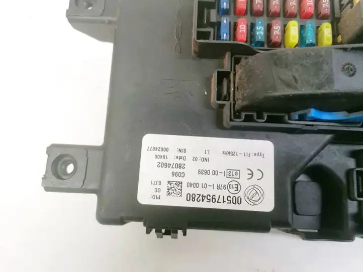 Fiat Punto (188) (1999 - 2010)  00517954280 Ящик предохранителей (комплект)