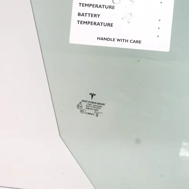 Tesla Model 3 (2017 - 2023) 156856900C Стекло передней двери — фото 5
