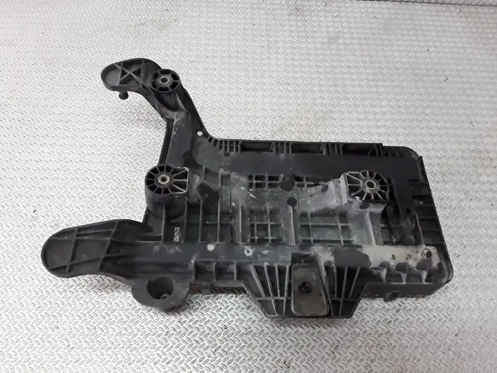 Volkswagen Touran I (2003 - 2010) 1K0915333B Площадка аккумулятора — фото 3