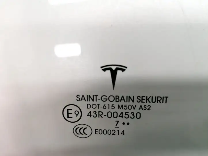 Tesla Model X (2015 - 2021) 1028823-00-J Стекло передней двери — фото 2