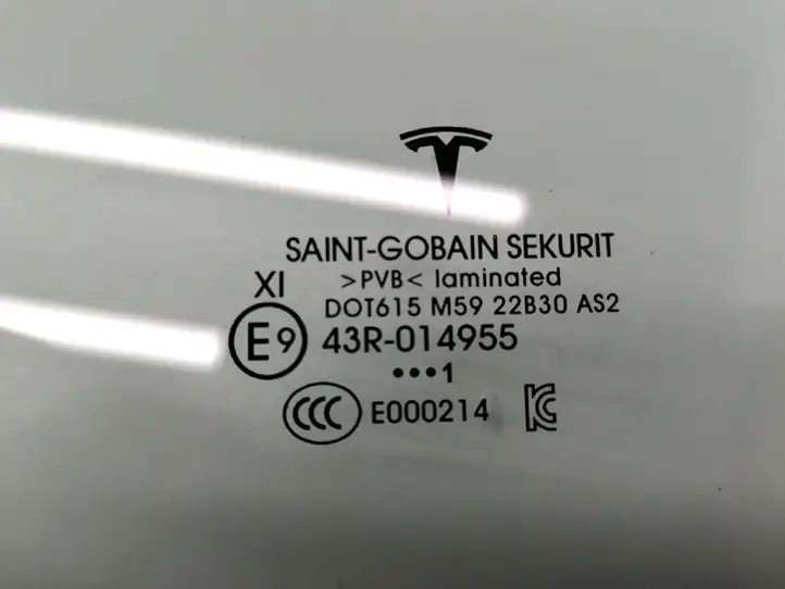 Tesla Model 3 (2017 - 2023) 1568570-01-B Стекло передней двери — фото 2
