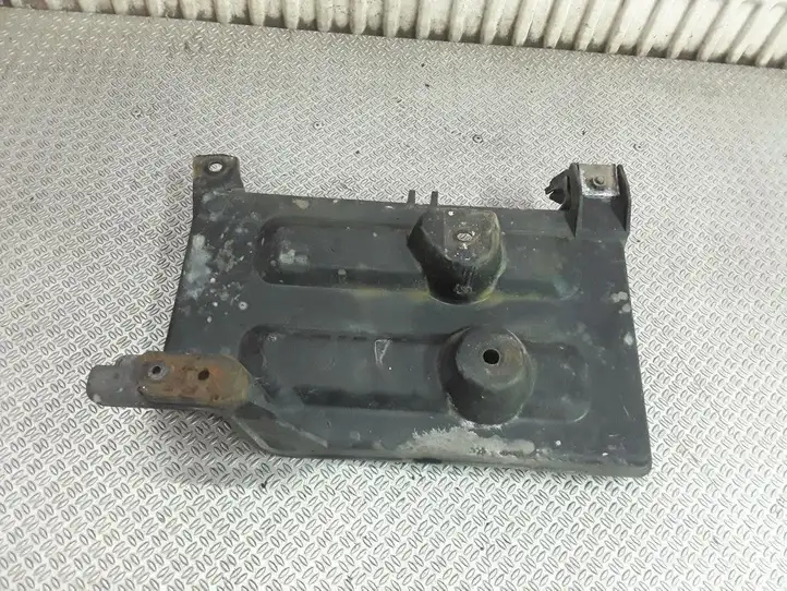 Mazda MPV (1999 - 2006) LD6256041 Площадка аккумулятора — фото 2