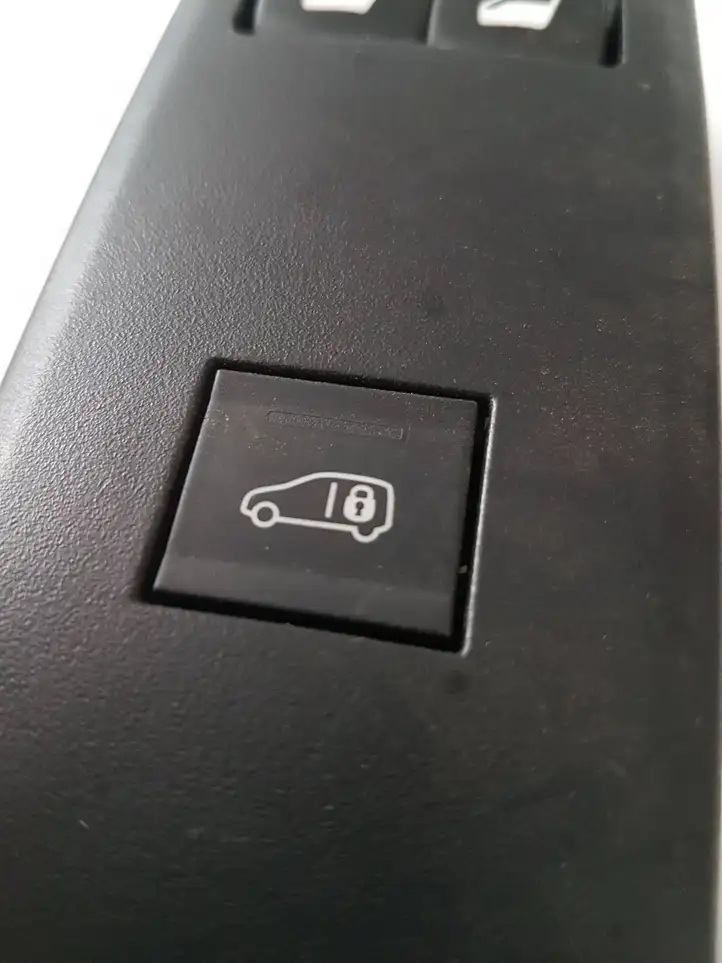 Opel Combo E (2018 - ) 967833502D Кнопка стеклоподъемников — фото 9