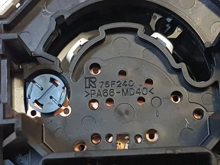 Toyota Yaris (2014 - 2019) 75F240 Блок управления климат-контролем — фото 2