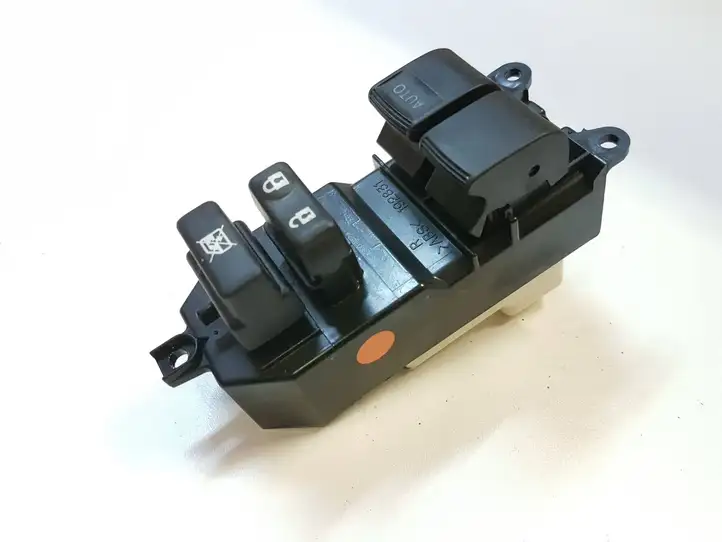 Toyota Yaris (2014 - 2019) 192831 Блок кнопок стеклоподъемников — фото 1