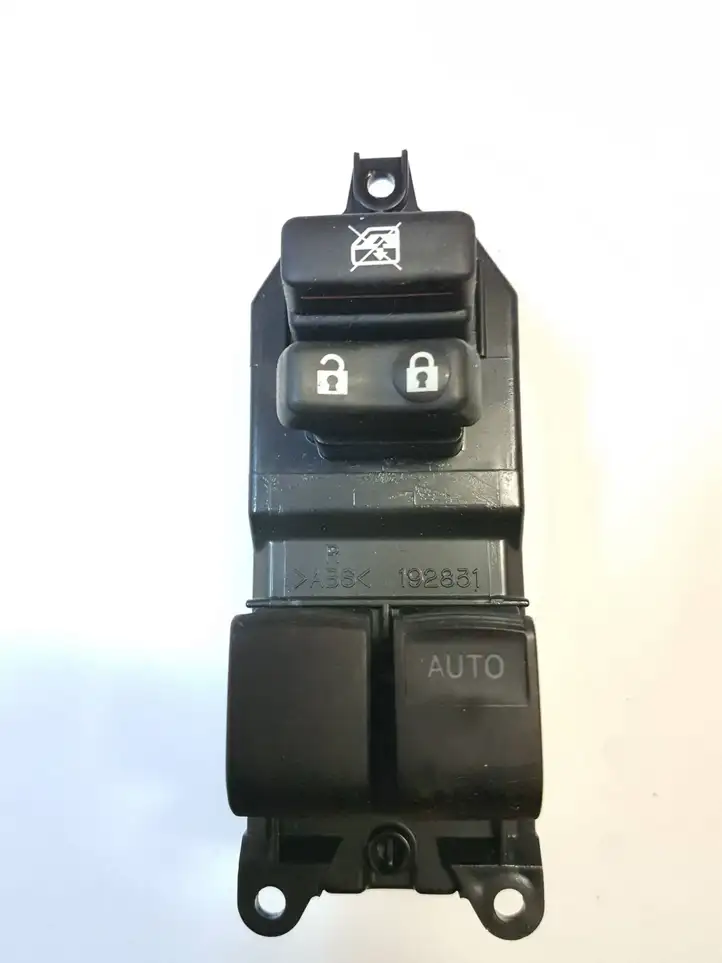 Toyota Yaris (2014 - 2019) 192831 Блок кнопок стеклоподъемников — фото 4