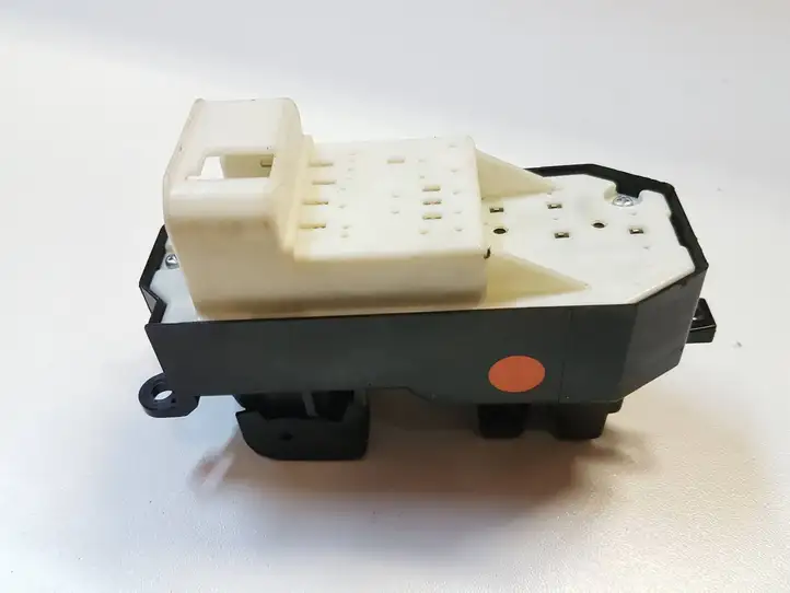 Toyota Yaris (2014 - 2019) 192831 Блок кнопок стеклоподъемников — фото 6