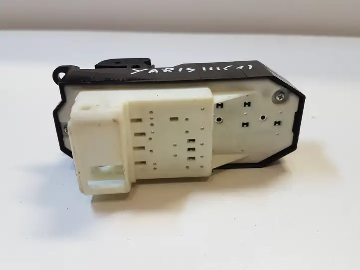 Toyota Yaris (2014 - 2019) 192831 Блок кнопок стеклоподъемников — фото 7