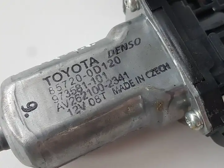 Toyota Yaris (2014 - 2019) 857200D120 Мотор стеклоподъемника передний — фото 2