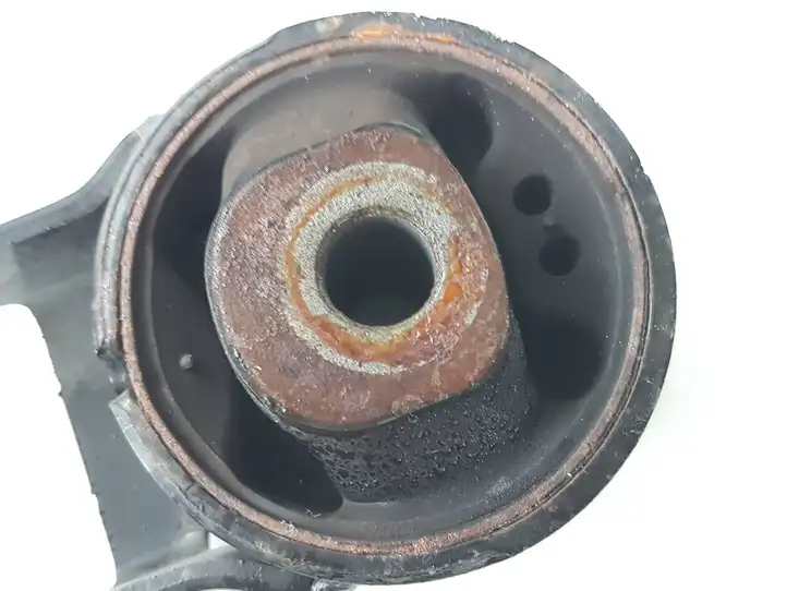 Toyota Yaris (2014 - 2019) 1236323010 Опора двигателя — фото 5