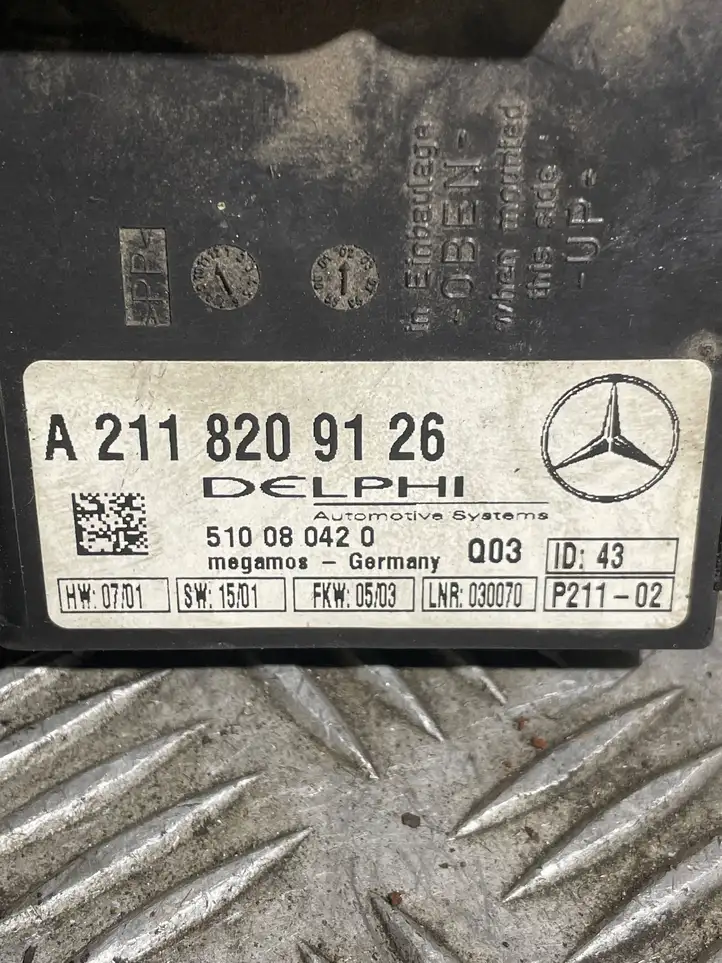 Mercedes-Benz C W203 (2000 - 2007) 2095450101 Блок предохранителей — фото 4