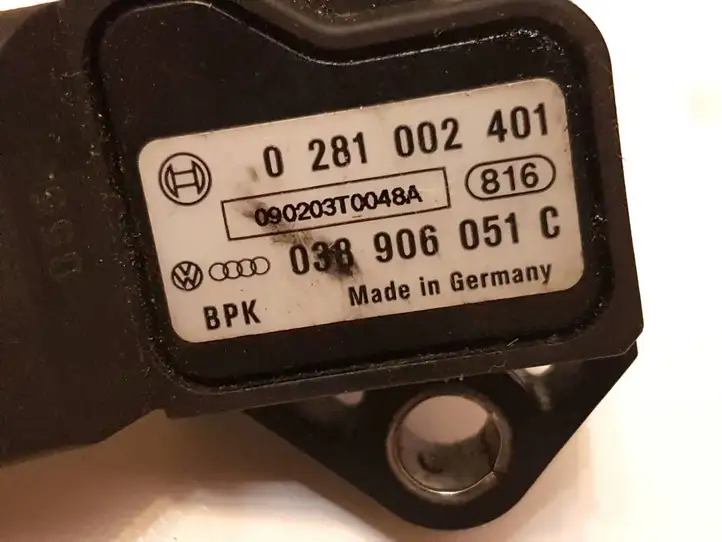 Volkswagen Tiguan (2011 - 2016) 038906051C Датчик давления воздуха впуска — фото 2