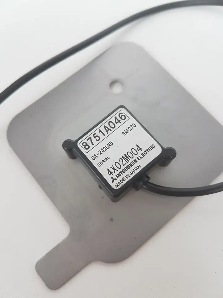 Mitsubishi Outlander (2012 - 2014) 8751A046 GPS антенна — фото 6
