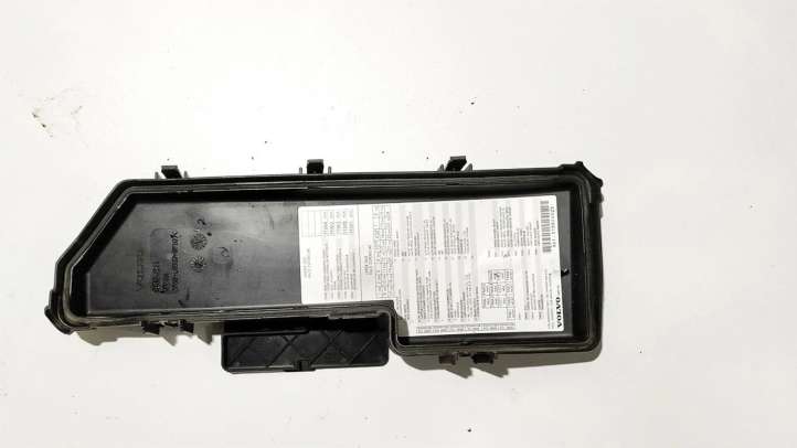 Volvo V70 (2000 - 2004)  9494211 Крышка ящика предохранителей