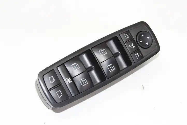 Mercedes-Benz R W251 (2005 - 2013) A2518300390 Кнопка фаркопа в багажнике — фото 1