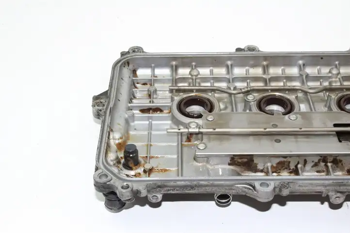 Toyota Prius (XW30) (2009 - 2015) Крышка головки блока цилиндров — фото 2