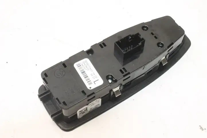 BMW 1 F20 F21 (2011 - 2019) 9208110 Кнопка фаркопа в багажнике — фото 2