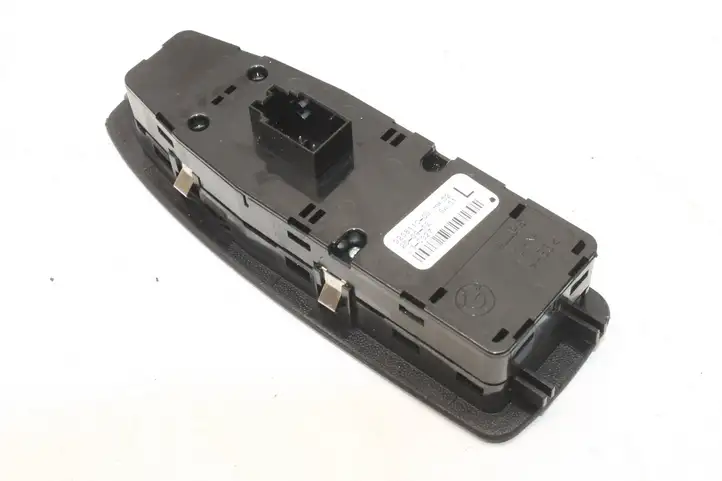BMW 1 F20 F21 (2011 - 2019) 9208110 Кнопка фаркопа в багажнике — фото 3