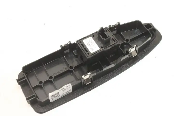 BMW 1 F20 F21 (2011 - 2019) 9208107 Кнопка фаркопа в багажнике — фото 2