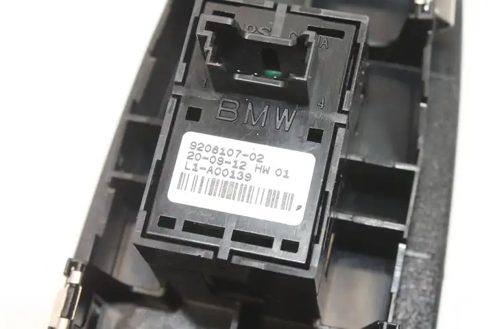 BMW 1 F20 F21 (2011 - 2019) 9208107 Кнопка фаркопа в багажнике — фото 3