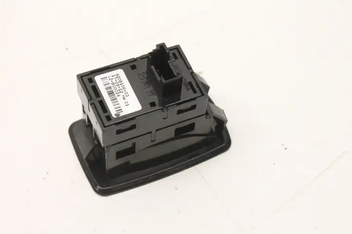 BMW 1 F20 F21 (2011 - 2019) 9208106 Кнопка фаркопа в багажнике — фото 4