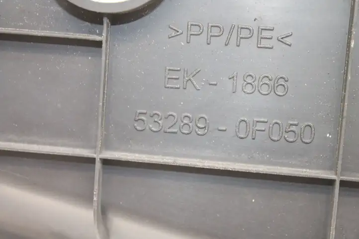 Toyota Verso (2012 - 2015) 532890F050 Облицовка радиатора — фото 6