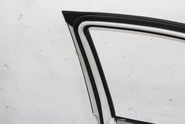 Toyota Yaris (2014 - 2019) Дверь — фото 2