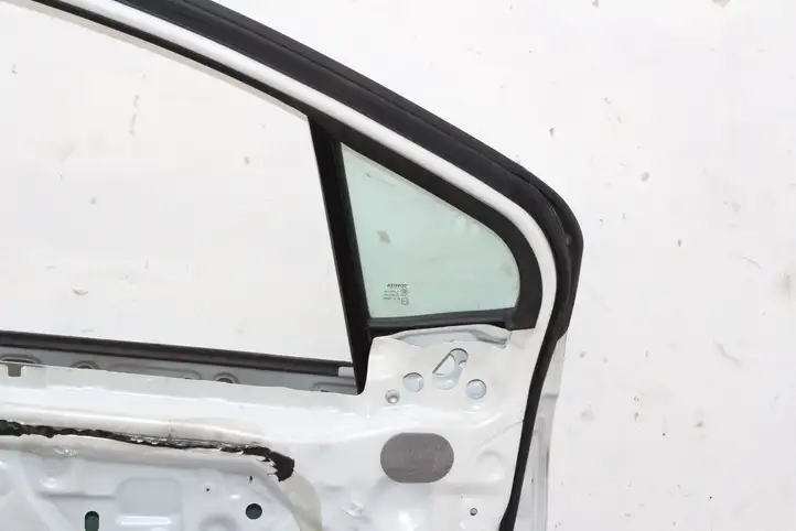 Toyota Yaris (2014 - 2019) Дверь — фото 3