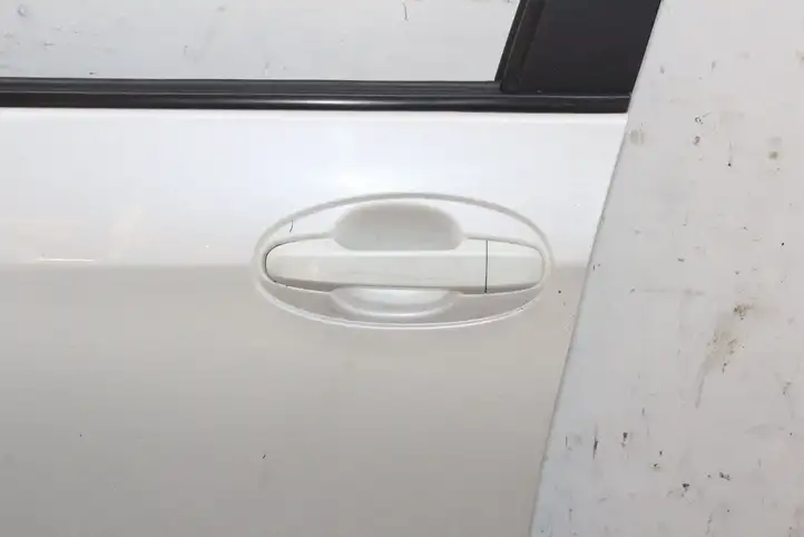 Toyota Yaris (2014 - 2019) Дверь — фото 5