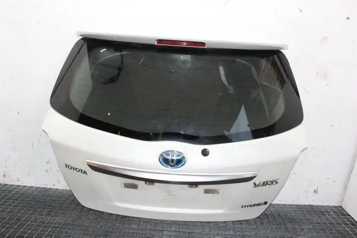 Toyota Yaris (2014 - 2019) Крышка багажника — фото 1