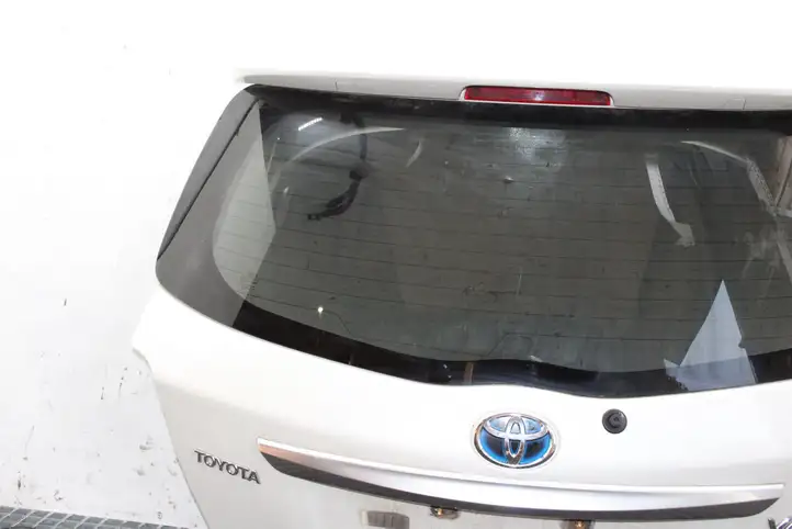 Toyota Yaris (2014 - 2019) Крышка багажника — фото 9