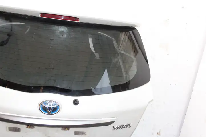 Toyota Yaris (2014 - 2019) Крышка багажника — фото 10