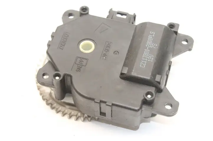 Toyota Yaris (2014 - 2019) CZ1138002800 Двигатель задвижки потока воздуха — фото 1