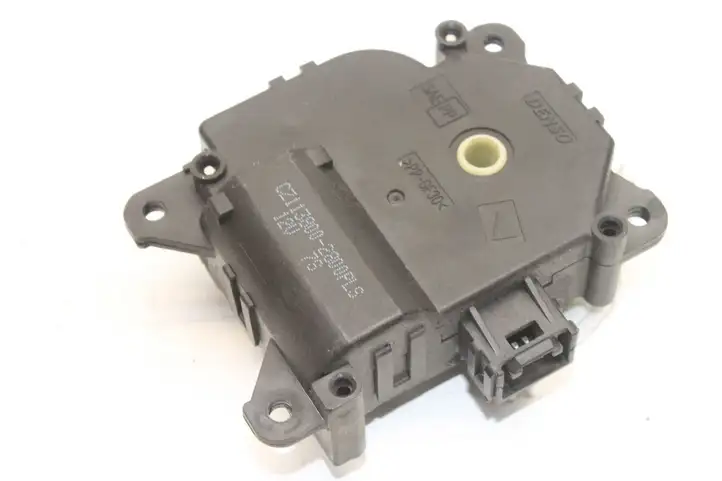 Toyota Yaris (2014 - 2019) CZ1138002800 Двигатель задвижки потока воздуха — фото 2