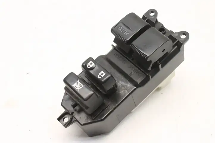 Toyota Yaris (2014 - 2019) Кнопка стеклоподъемников — фото 1