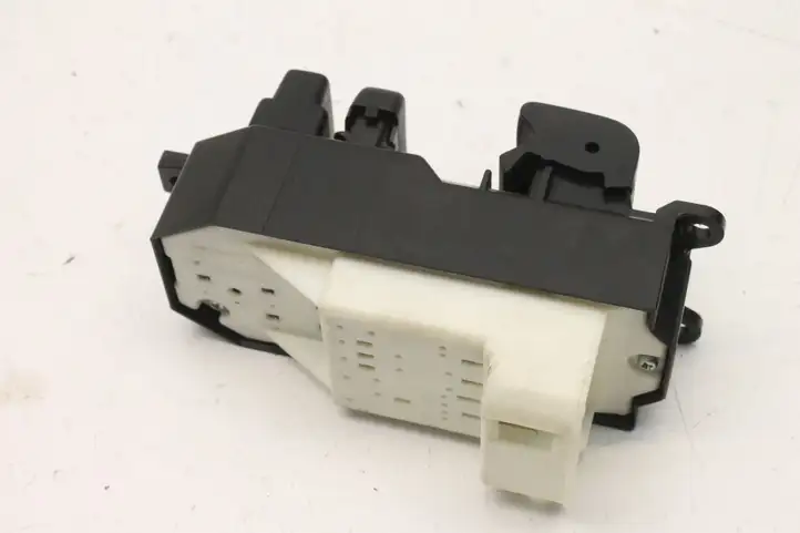 Toyota Yaris (2014 - 2019) Кнопка стеклоподъемников — фото 3