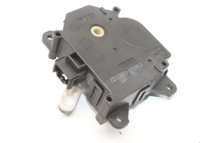 Toyota Yaris (2014 - 2019) CZ1138002810 Двигатель задвижки потока воздуха — фото 1