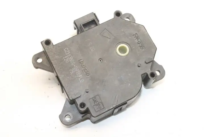Toyota Yaris (2014 - 2019) CZ1138002810 Двигатель задвижки потока воздуха — фото 2