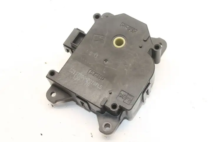 Toyota Yaris (2014 - 2019) CZ1138002810 Двигатель задвижки потока воздуха — фото 1