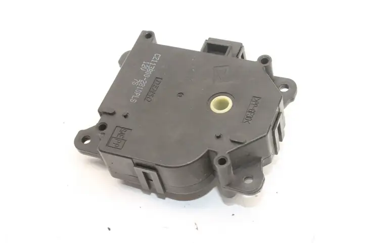 Toyota Yaris (2014 - 2019) CZ1138002810 Двигатель задвижки потока воздуха — фото 2