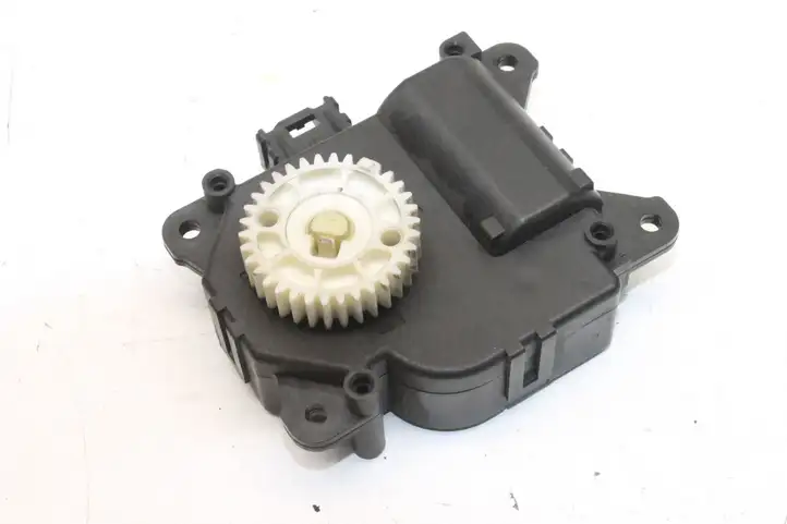 Toyota Yaris (2014 - 2019) CZ1138002810 Двигатель задвижки потока воздуха — фото 3