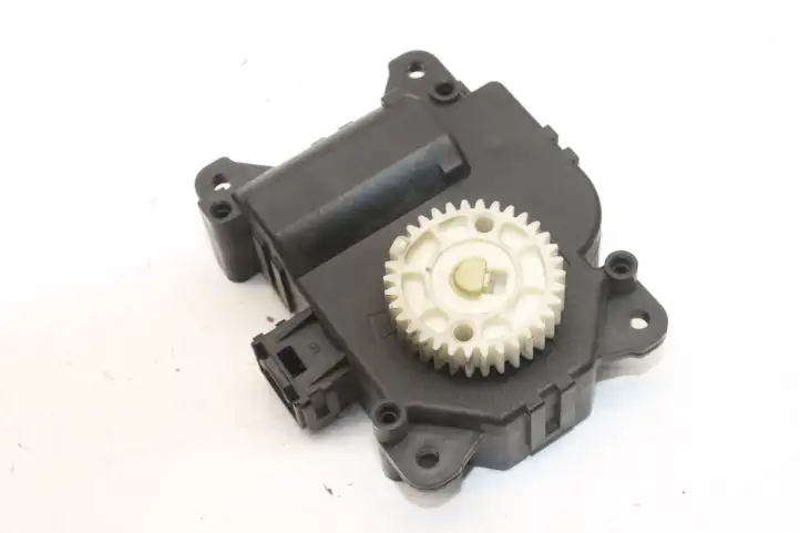 Toyota Yaris (2014 - 2019) CZ1138002810 Двигатель задвижки потока воздуха — фото 4