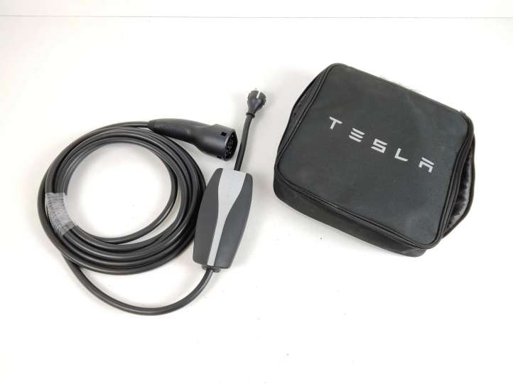 Tesla Model S (2021 - )  147906899C Кабель для зарядки электромобилей