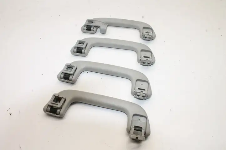 Toyota Yaris (2014 - 2019) 7461005130 Комплект потолочных ручек — фото 4