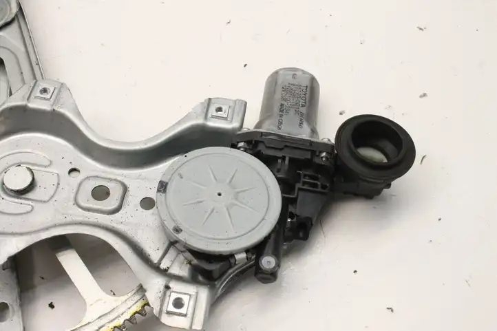 Toyota Yaris (2014 - 2019) 857200D120 Электростеклоподъемник передний (комплект) — фото 3